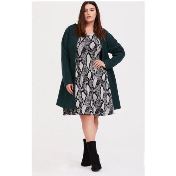 Torrid Black Snakeskin Print Goth Sweater-Knit Trapeze Dress Size 1 - Picture 1 of 9